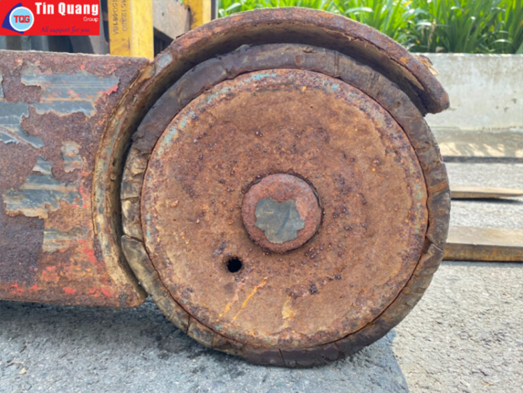 bánh xe nâng cũ