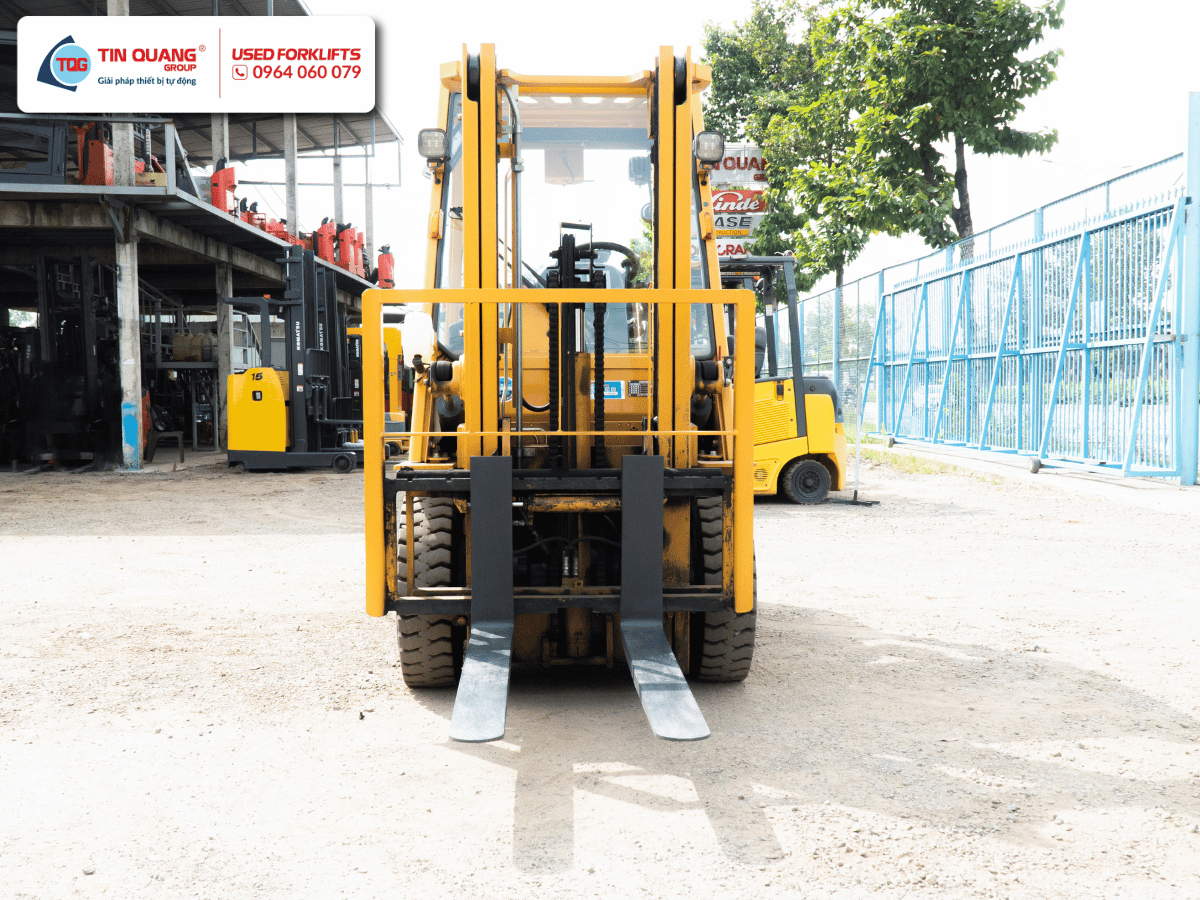 UNICARRIERS Xe nâng dầu cũ FD20T5 2 tấn - 01502 (1)